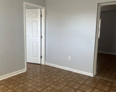 305 W Oak Street - Photo Thumbnail 13