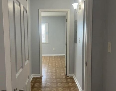 305 W Oak Street - Photo Thumbnail 7