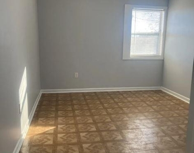 305 W Oak Street - Photo Thumbnail 11
