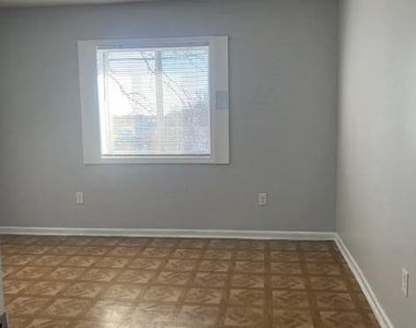 305 W Oak Street - Photo Thumbnail 15