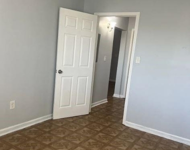 305 W Oak Street - Photo Thumbnail 9