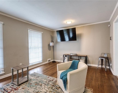 2418 Brookdale Drive Ne - Photo Thumbnail 4