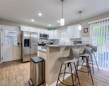 2418 Brookdale Drive Ne - Photo Thumbnail 10