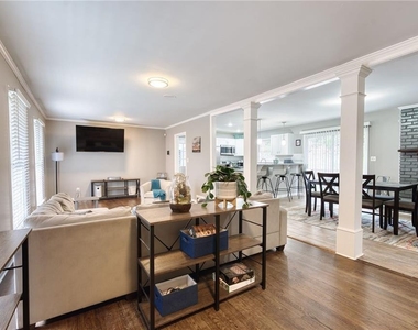 2418 Brookdale Drive Ne - Photo Thumbnail 3