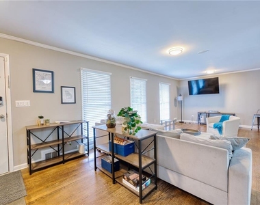 2418 Brookdale Drive Ne - Photo Thumbnail 2