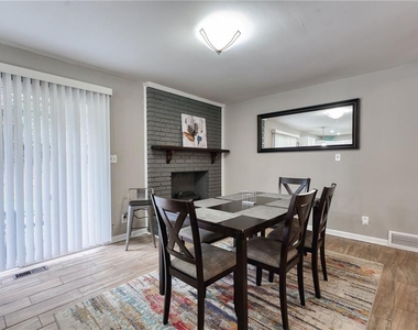 2418 Brookdale Drive Ne - Photo Thumbnail 9