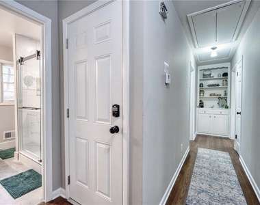 2418 Brookdale Drive Ne - Photo Thumbnail 16