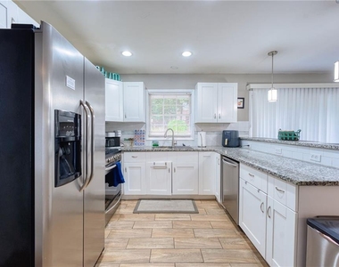 2418 Brookdale Drive Ne - Photo Thumbnail 11