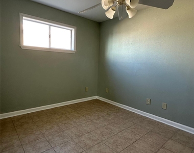 516 Holiday Drive - Photo Thumbnail 10