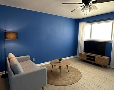 516 Holiday Drive - Photo Thumbnail 2