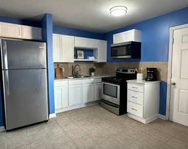 516 Holiday Drive - Photo Thumbnail 1