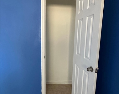 516 Holiday Drive - Photo Thumbnail 9