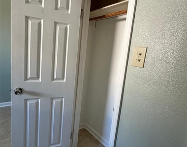 516 Holiday Drive - Photo Thumbnail 13