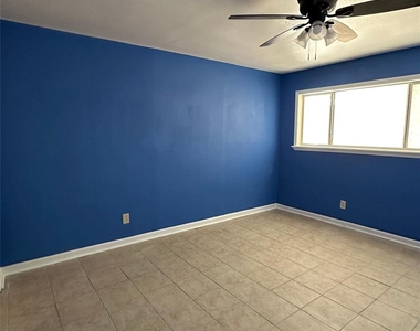 516 Holiday Drive - Photo Thumbnail 6