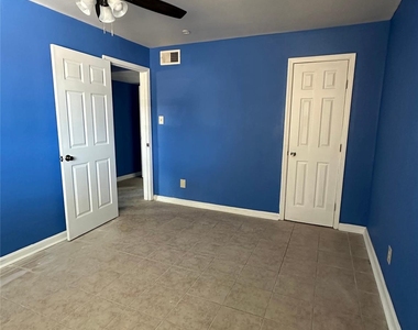 516 Holiday Drive - Photo Thumbnail 8