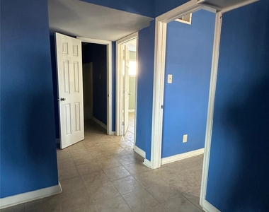 516 Holiday Drive - Photo Thumbnail 5