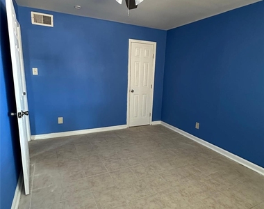 516 Holiday Drive - Photo Thumbnail 7