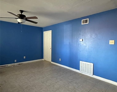 516 Holiday Drive - Photo Thumbnail 4