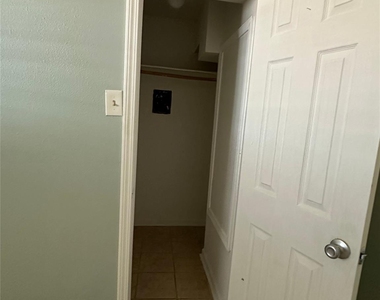 516 Holiday Drive - Photo Thumbnail 16