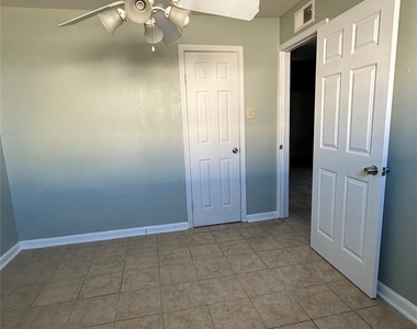 516 Holiday Drive - Photo Thumbnail 12