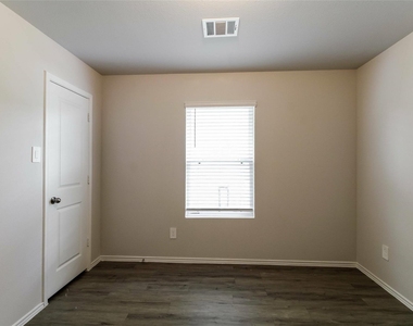2528 Shad Drive - Photo Thumbnail 10