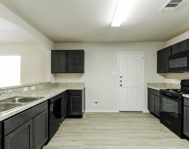2528 Shad Drive - Photo Thumbnail 2
