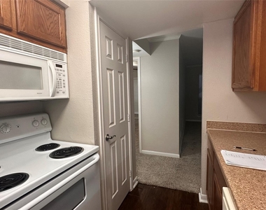 7315 Brompton Street - Photo Thumbnail 5