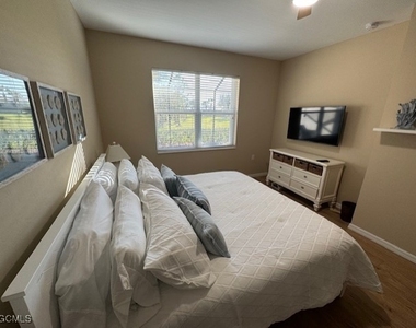 10700 Cetrella Drive - Photo Thumbnail 9