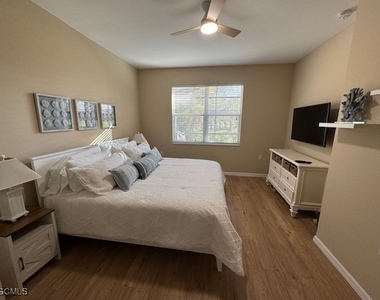 10700 Cetrella Drive - Photo Thumbnail 8
