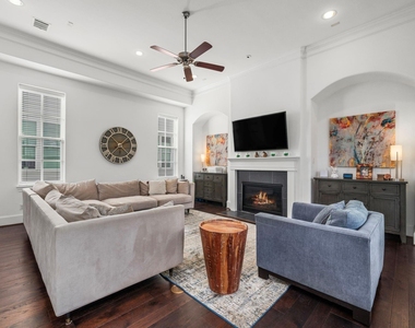 816 Ennis Street - Photo Thumbnail 5