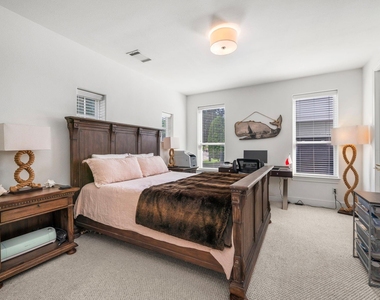 816 Ennis Street - Photo Thumbnail 3