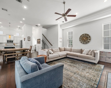 816 Ennis Street - Photo Thumbnail 6