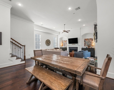816 Ennis Street - Photo Thumbnail 10