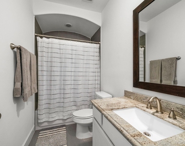 816 Ennis Street - Photo Thumbnail 15