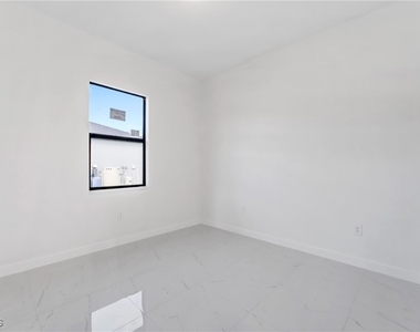 2602 73rd Street W - Photo Thumbnail 12