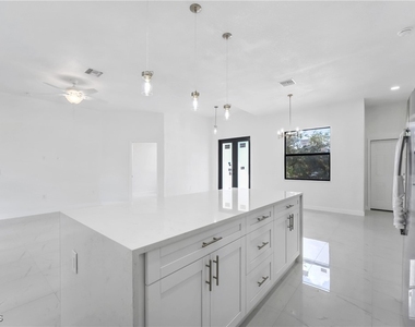 2602 73rd Street W - Photo Thumbnail 9