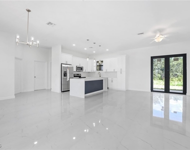 2602 73rd Street W - Photo Thumbnail 3