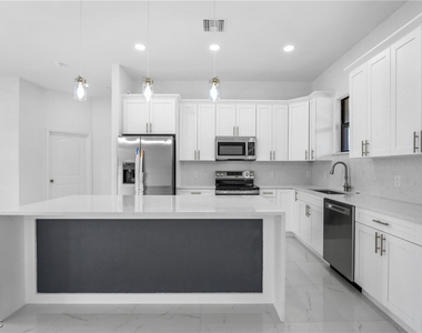 2602 73rd Street W - Photo Thumbnail 5