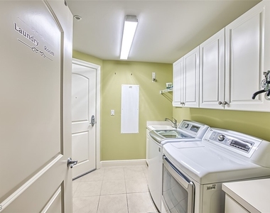 2104 W 1st Street - Photo Thumbnail 33