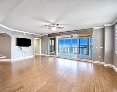 2104 W 1st Street - Photo Thumbnail 7