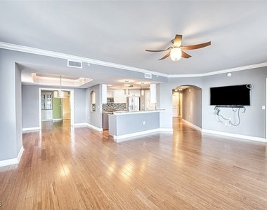 2104 W 1st Street - Photo Thumbnail 8