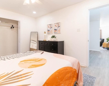 1516 Avenue K - Photo Thumbnail 10