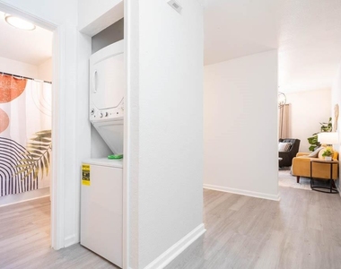 1516 Avenue K - Photo Thumbnail 3