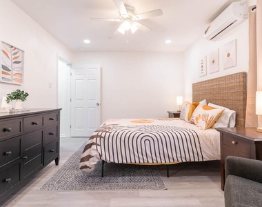 1516 Avenue K - Photo Thumbnail 9