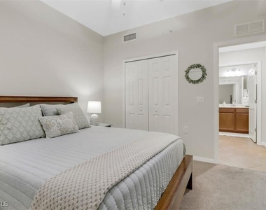 9735 Acqua Court - Photo Thumbnail 10