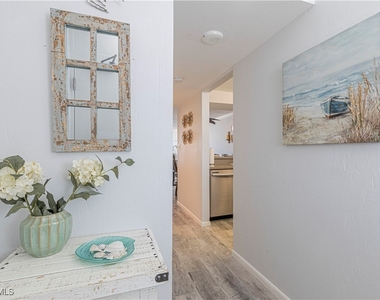 320 Seaview Court - Photo Thumbnail 21