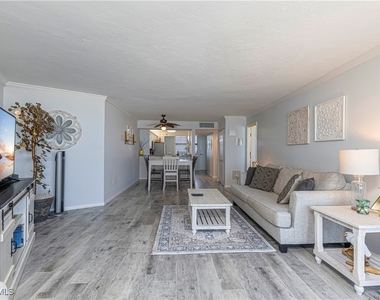 320 Seaview Court - Photo Thumbnail 7