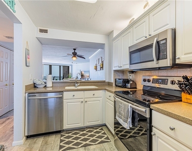 320 Seaview Court - Photo Thumbnail 10