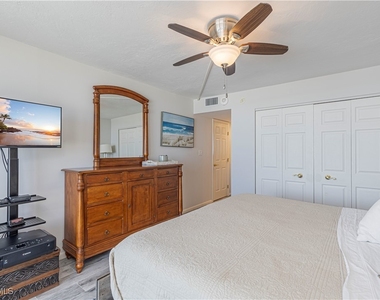 320 Seaview Court - Photo Thumbnail 17