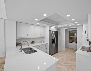 4401 Gulf Shore Boulevard N - Photo Thumbnail 8